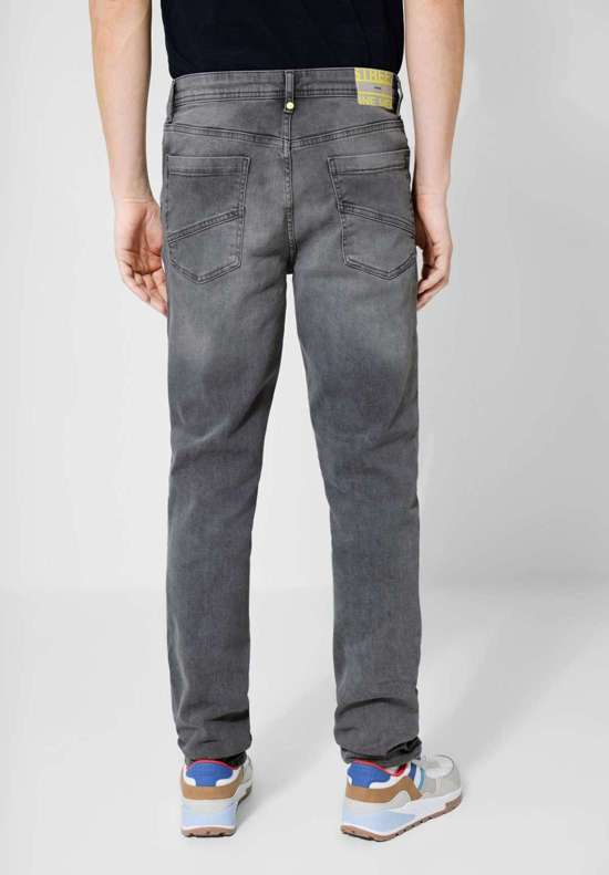 Джинсы узкого кроя