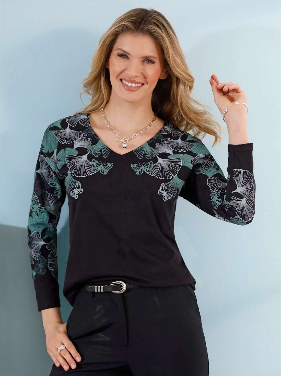 V-образная рубашка Shirt