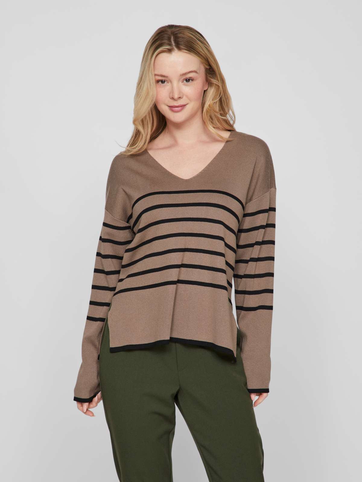 свитер с V-образным вырезом VIOSTRIA V-NECK L/S REV TOP-NOOS