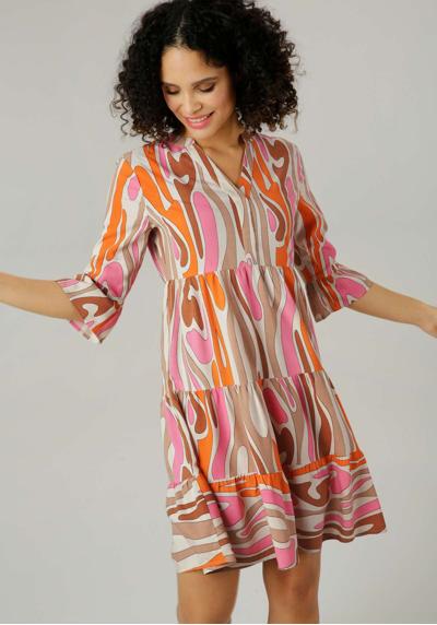 Платье-блузка с гармоничным графичным принтом