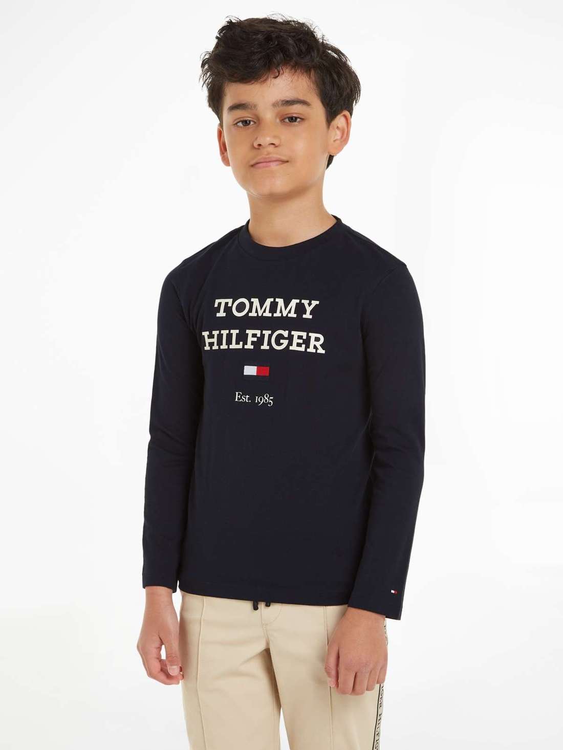 Рубашка с длинными рукавами и большим логотипом на груди