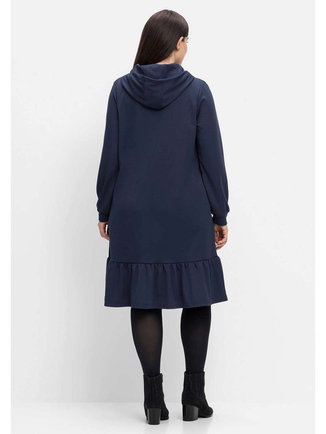 Платье-рубашка с капюшоном и воланами по подолу Große Größen