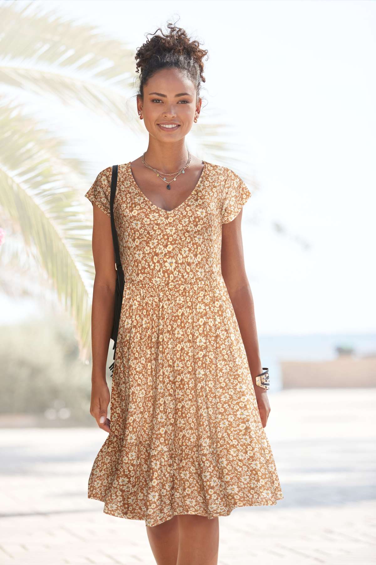 Платье из джерси с цветочным принтом и V-образным вырезом, летнее платье, пляжное платье.