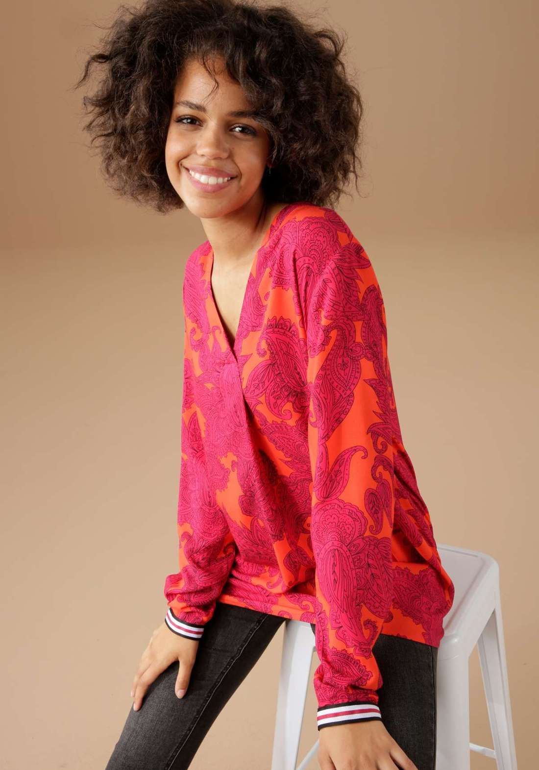 Блузка без шнуровки с яркими