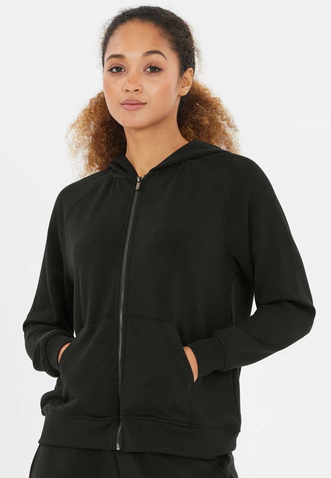 Толстовка классического дизайна с капюшоном. Jacey