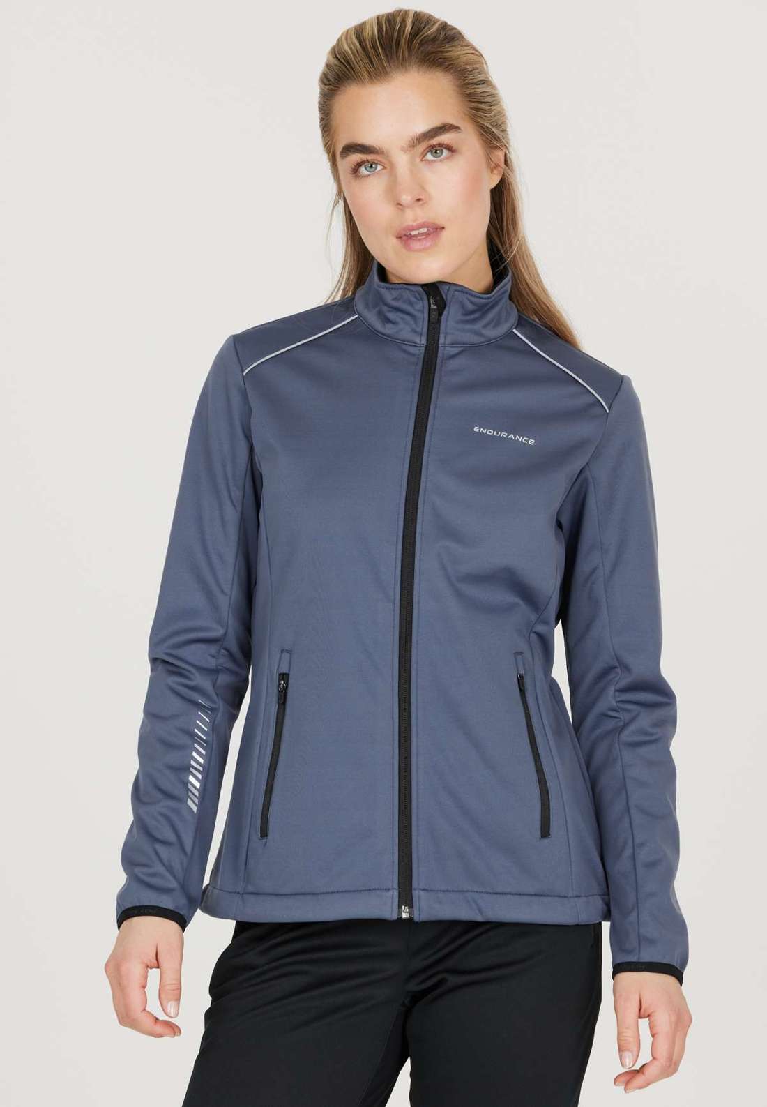 Куртка из софтшелла с водонепроницаемой и ветрозащитной функцией. Zora