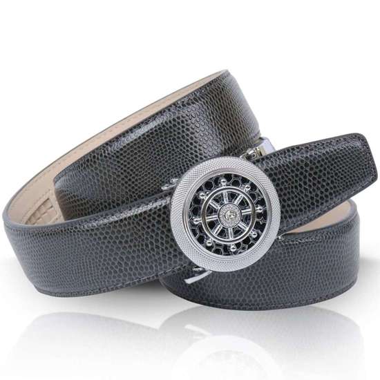 Кожаный ремень с вращающимся рулем и элегантной текстурой поверхности.