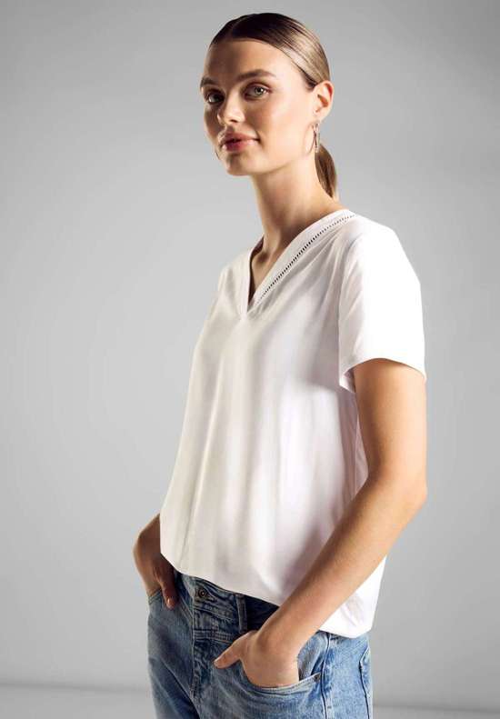 Блузка с коротким рукавом и вышивкой