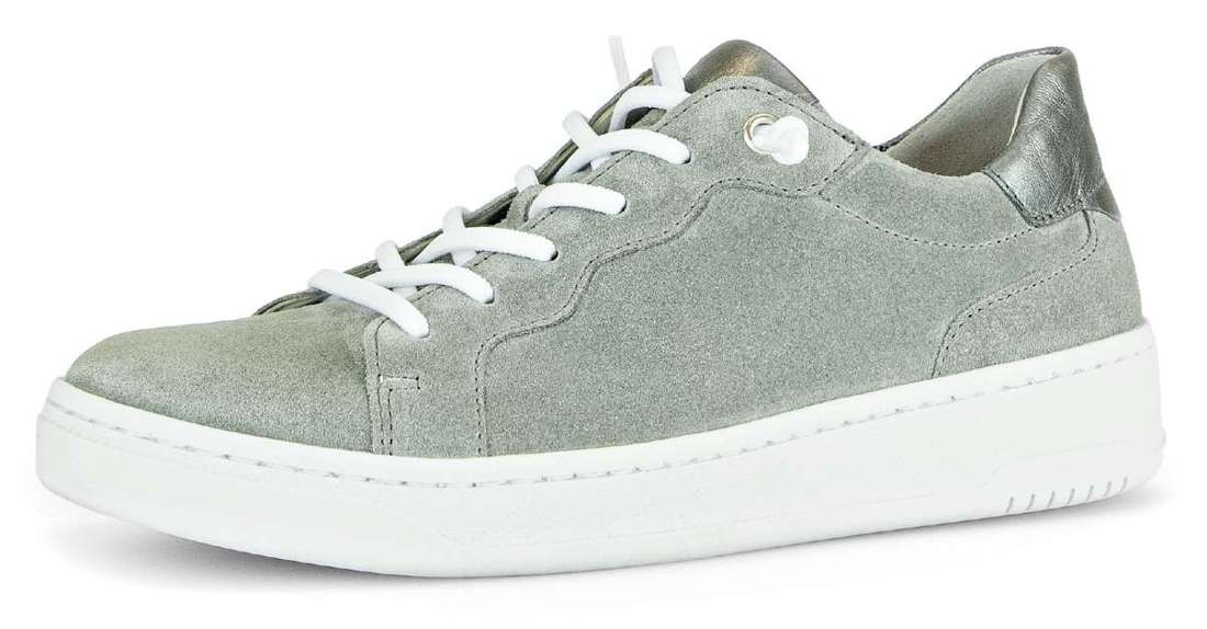 кроссовки на шнуровке