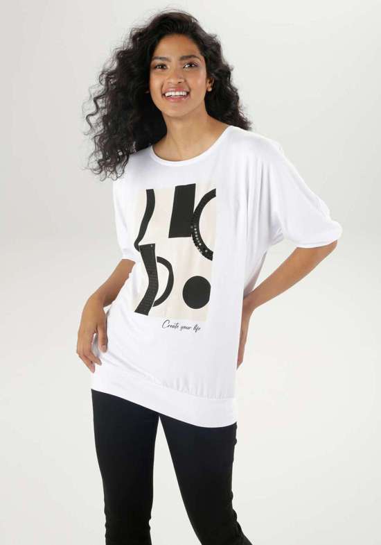 Рубашка-летучая мышь с пайетками и широкими манжетами по подолу