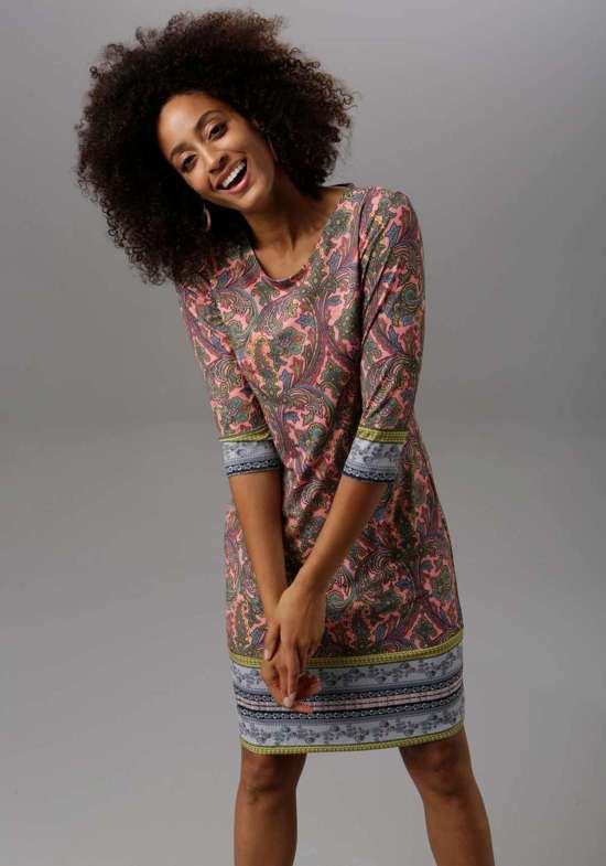 Платье из джерси с ярким узором
