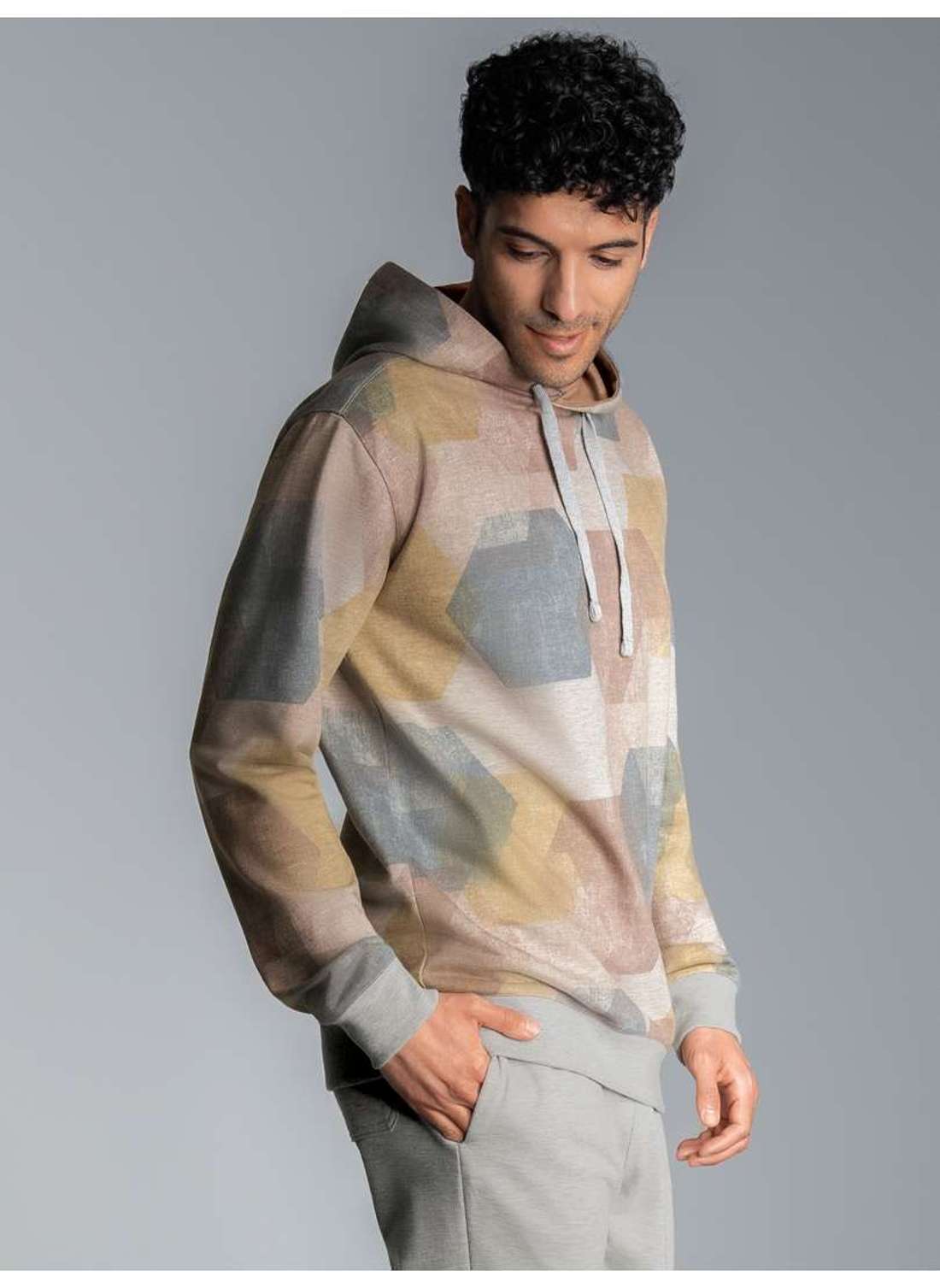 толстовка TRIGEMA Hoodie mit modischem Allover-Print