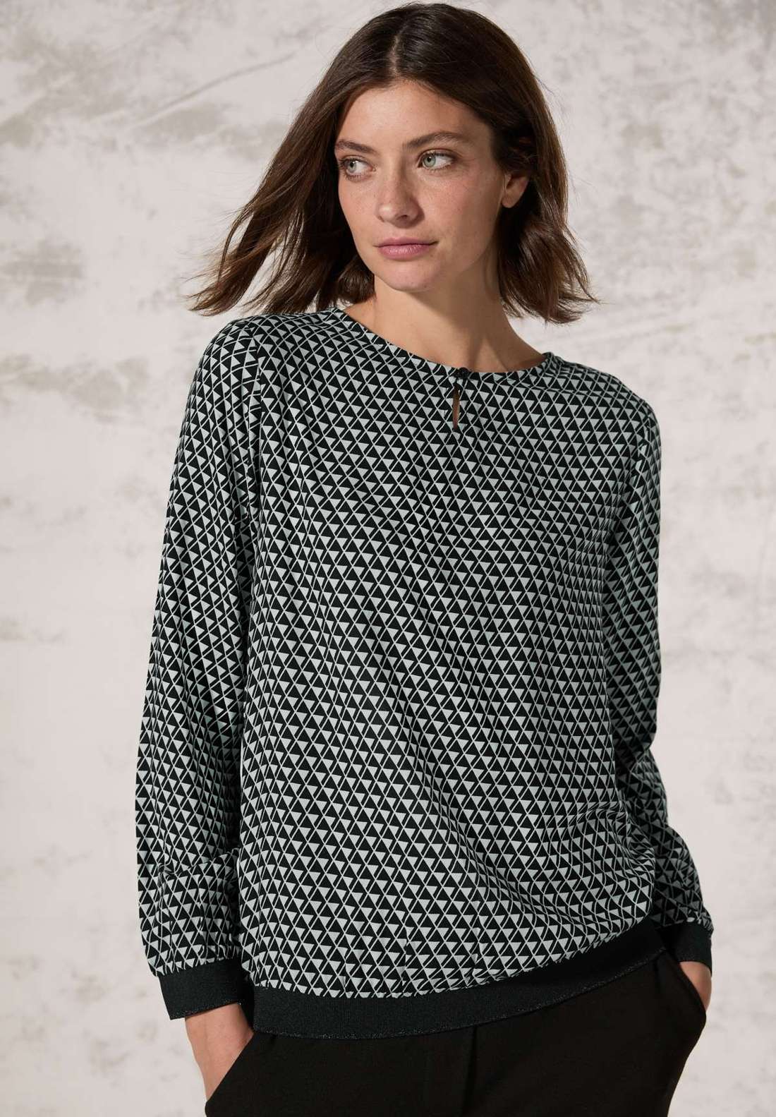 Блуза с длинными рукавами и эластичным поясом