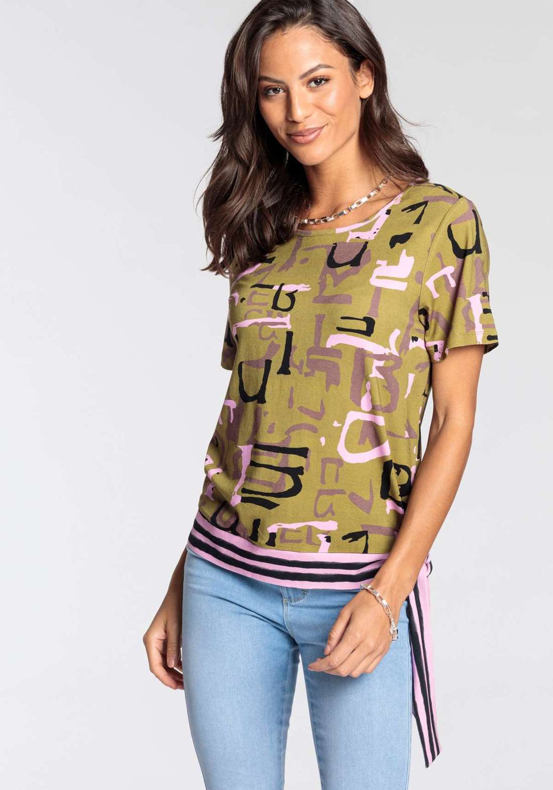 Футболка с современным принтом