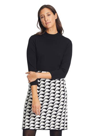 Трикотажное платье Strickkleid mit Strickdetails