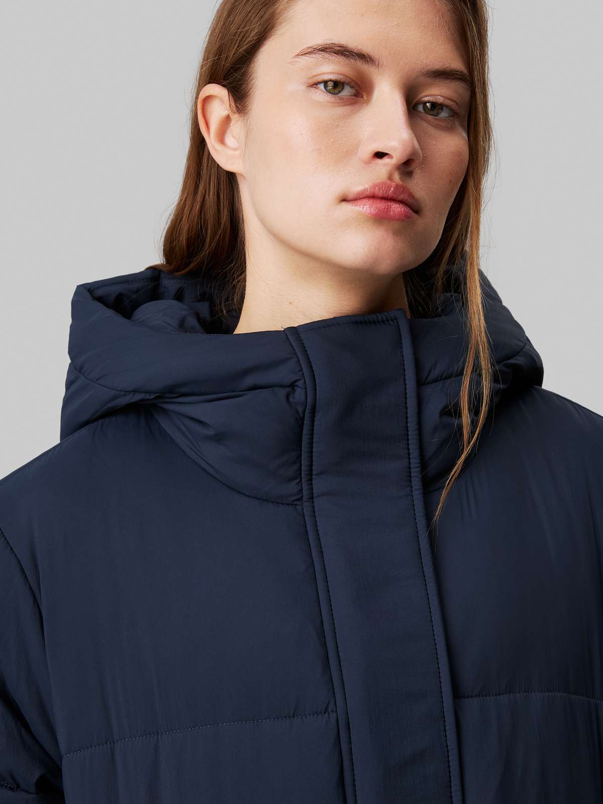 Стеганая куртка с капюшоном и поясом LOGO BELT LONG PUFFER