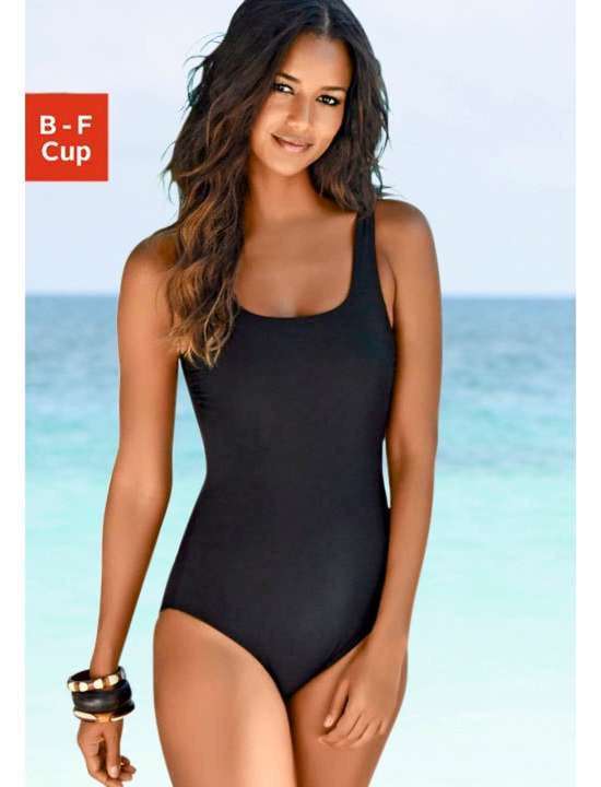 Купальник со скрещенными завязками сзади и моделирующим эффектом.