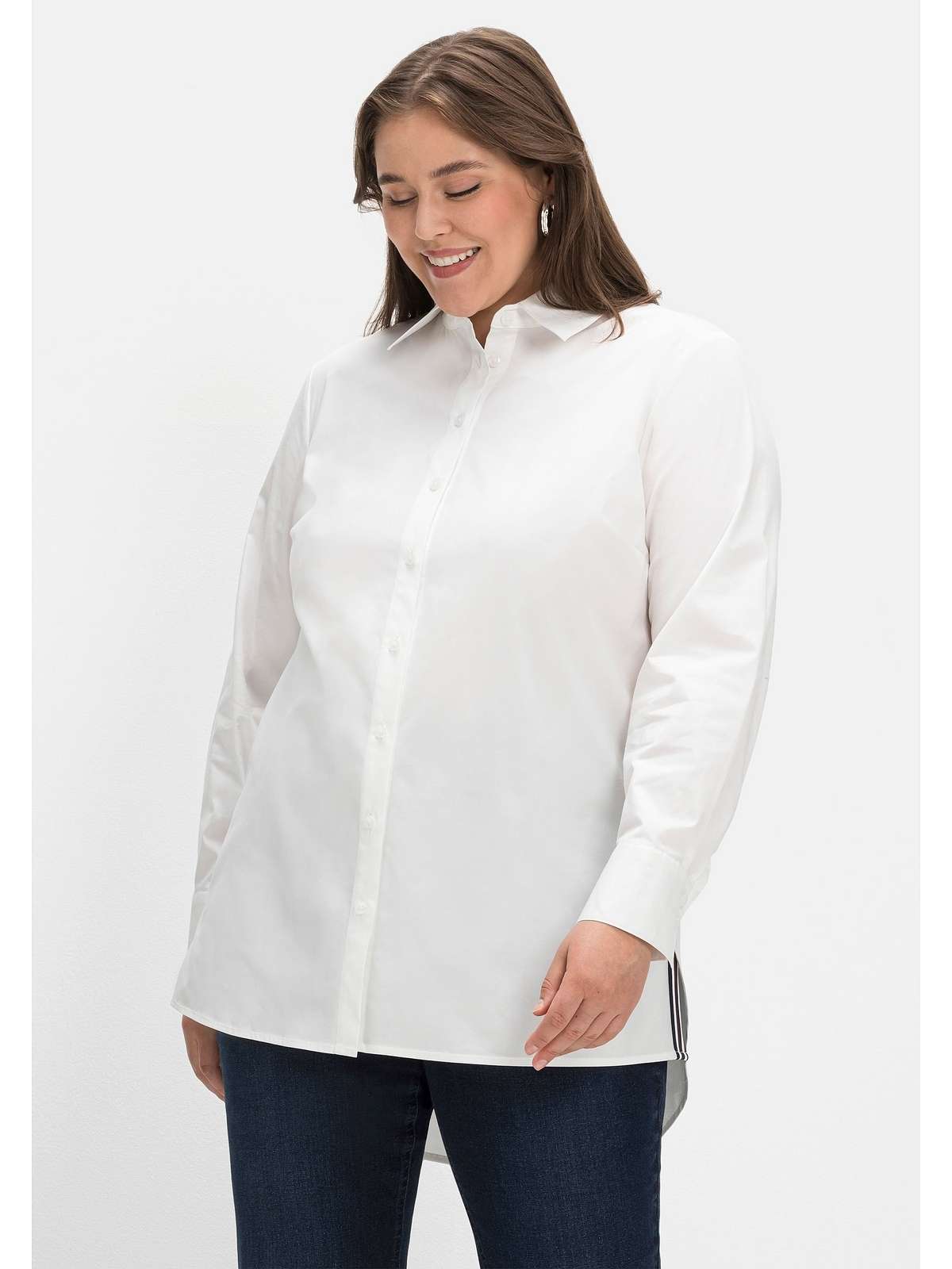 Блузка-рубашка с контрастными разрезами по бокам