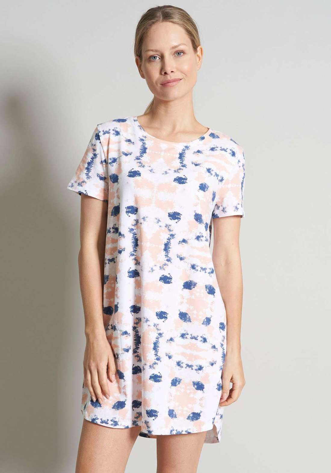 Ночная рубашка с абстрактным принтом