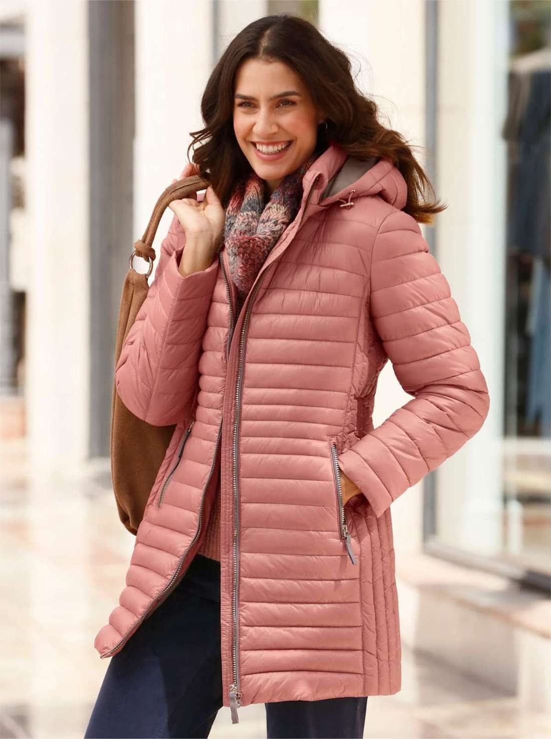 Стеганая куртка с капюшоном