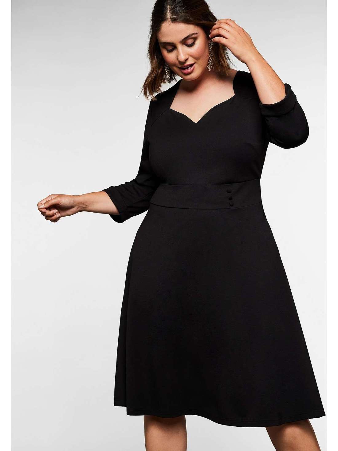 Коктейльное платье легкого А-силуэта из вискозного трикотажа. Große Größen