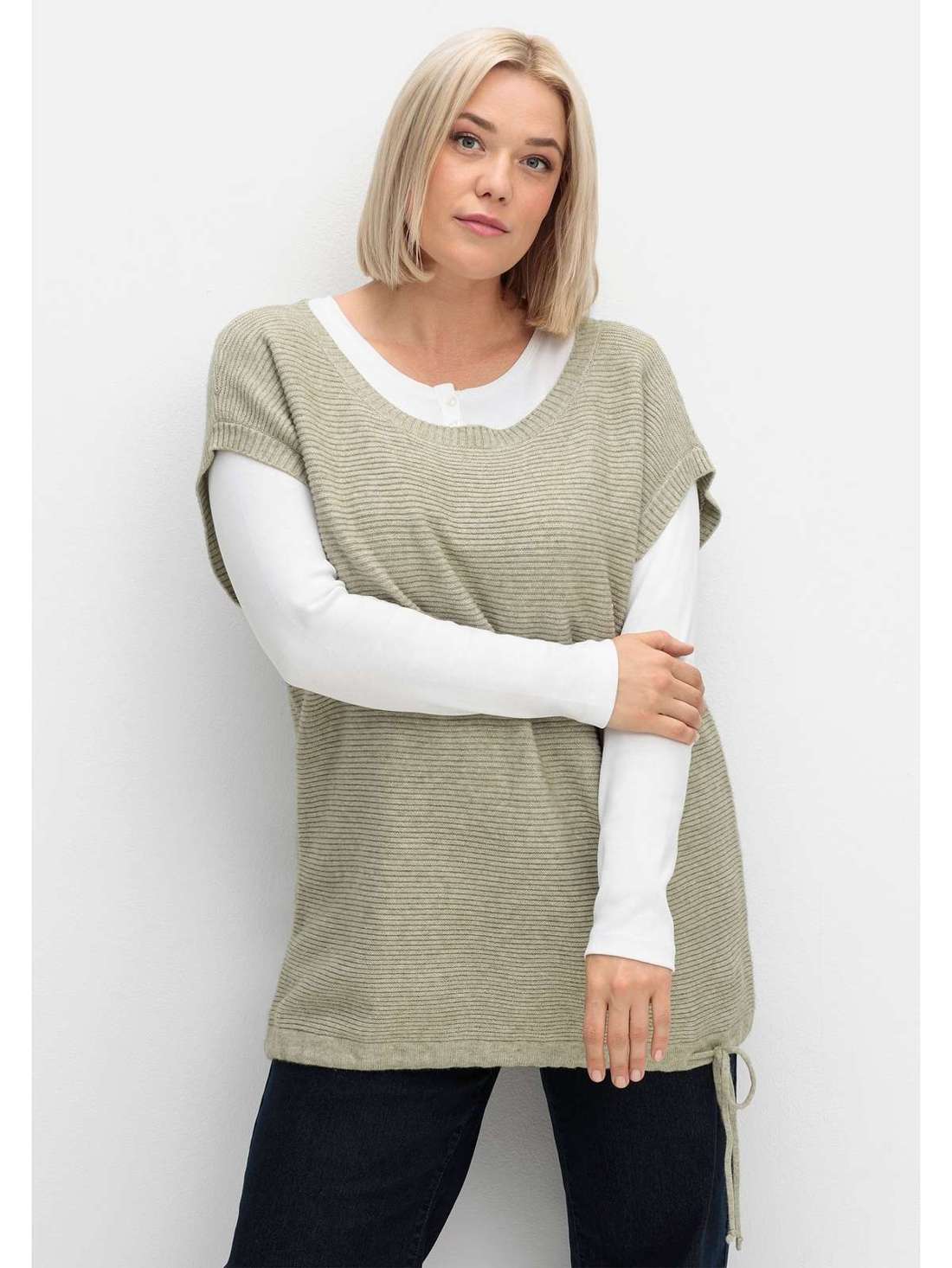 Жилет-свитер в рубчик с кулиской по краю. Große Größen