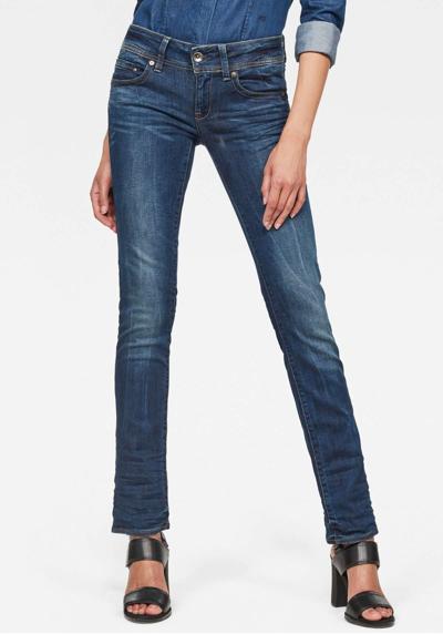 Прямые джинсы с пятью карманами и характерной строчкой.