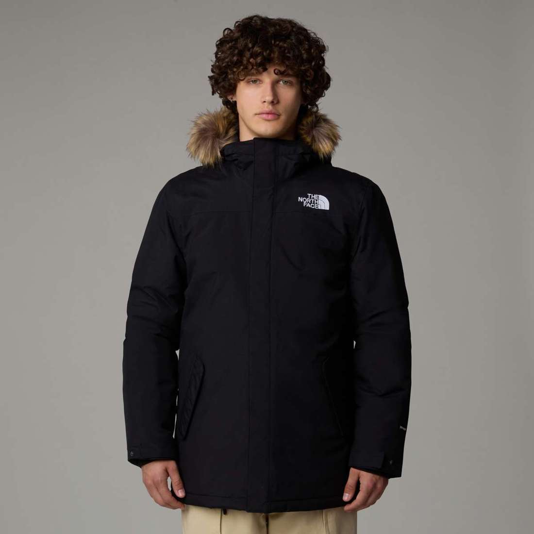 Функциональная куртка с капюшоном с вышитым логотипом. ZANECK JACKET
