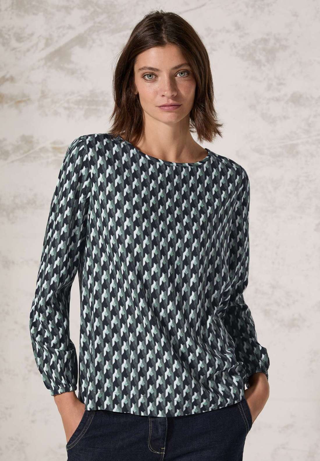 Блузка с длинными рукавами