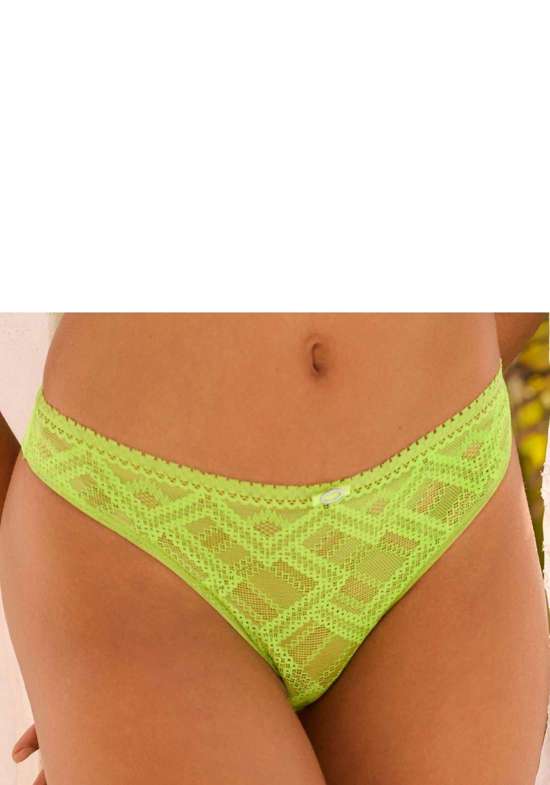 Трусики с изящным декоративным бантом и элегантным ювелирным аксессуаром.