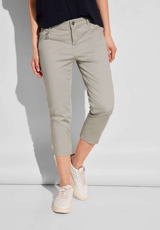 Брюки 3/4 длиной 3/4.