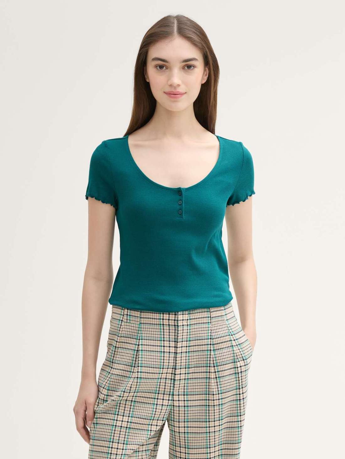 Хенли с V-образным вырезом