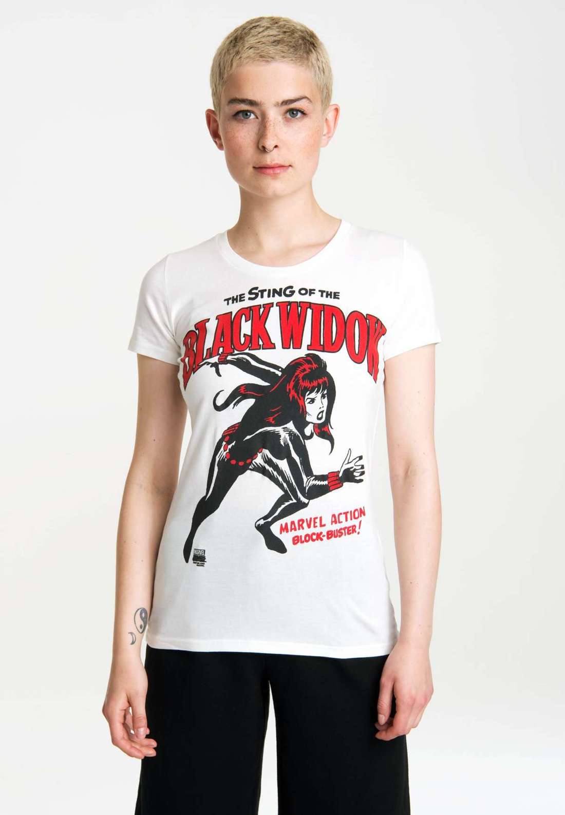 Футболка с принтом супергероини спереди Black Widow