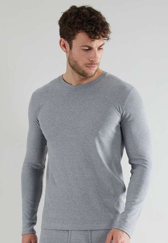 Майка облегающего кроя идеальна на каждый день.