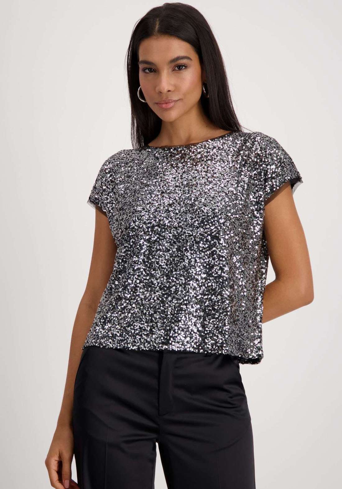 Рубашка с круглым вырезом и пайетками