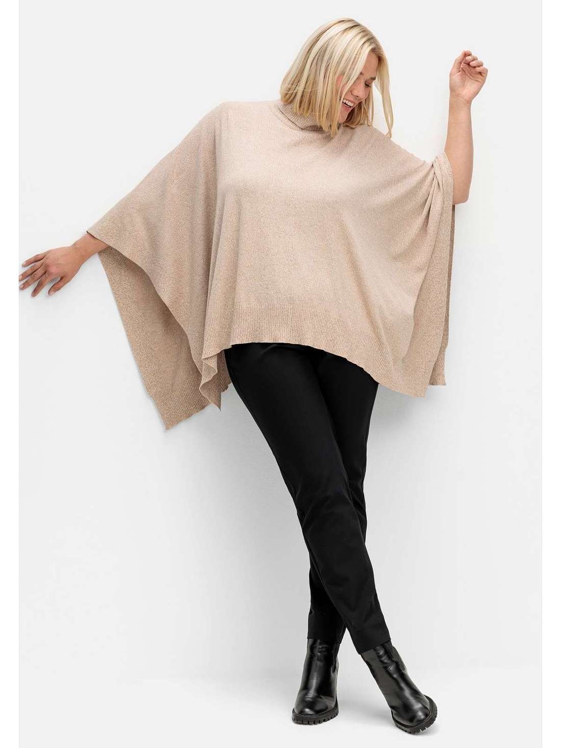 Эластичные брюки с притягиваемым поясом и декоративными молниями. Große Größen