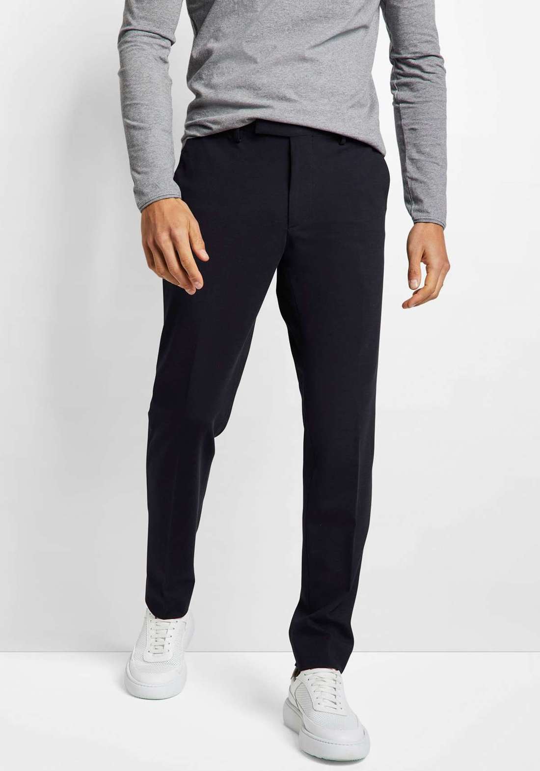 Костюмные брюки с окантованными карманами сзади. CIMONOPOLI