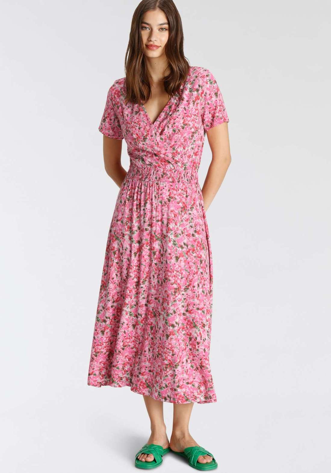 Трикотажное платье миди длины