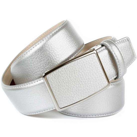 Ремень из кожи с тиснением оленя и блестящей поверхностью