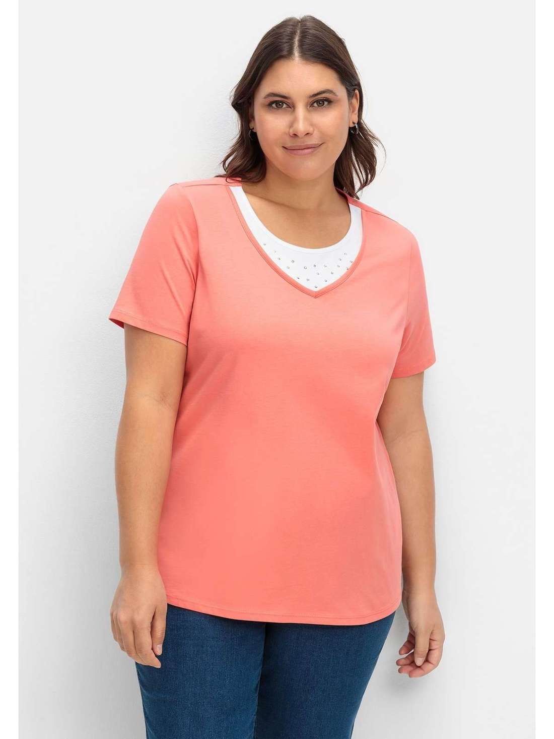 Многослойная футболка с декоративными заклепками Große Größen