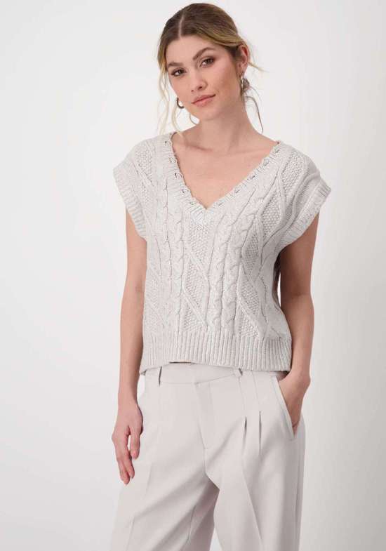 Жилет-свитер косой вязки