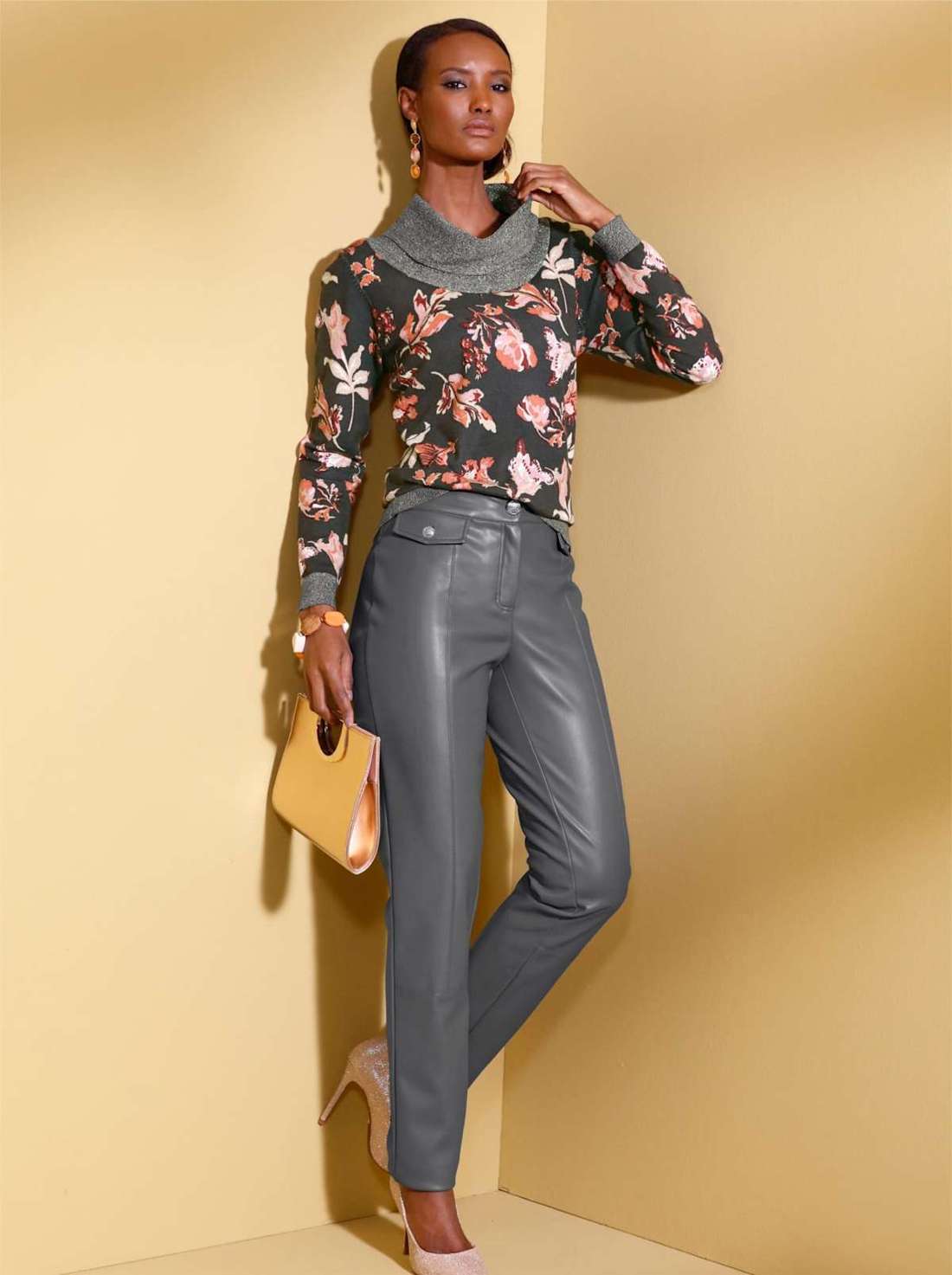 Свитер с высоким воротником Pullover