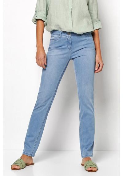 Прямые джинсы с задними карманами со сложным декором.