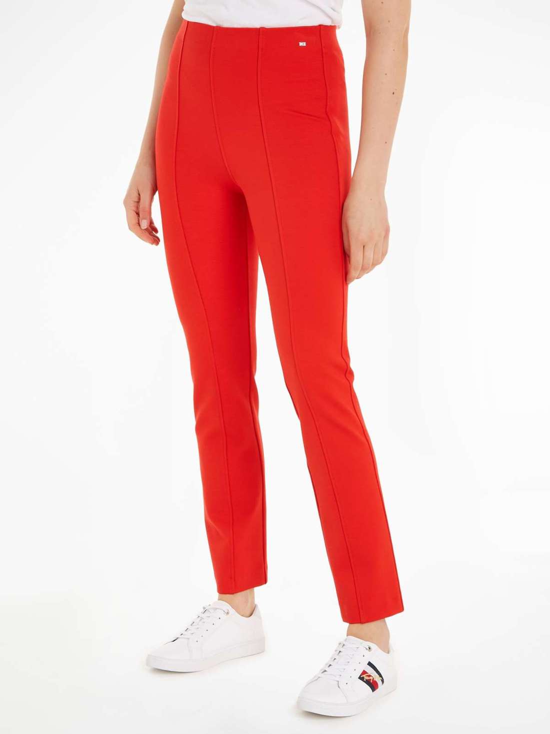 Трикотажные брюки с металлической фирменной этикеткой SLIM ELEVATED KNITTED PANT
