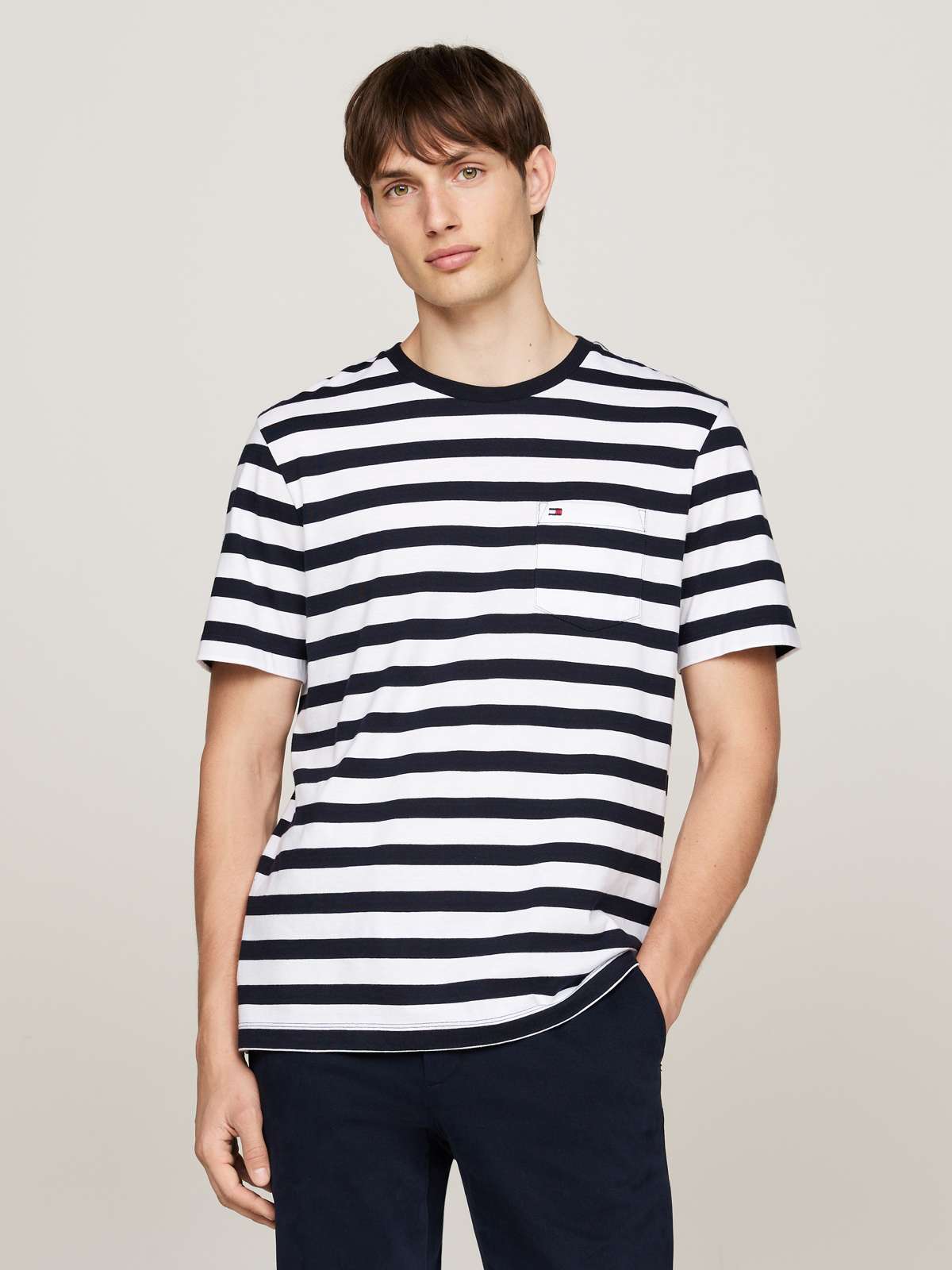 футболка ESSENTIAL SOLID POCKET TEE