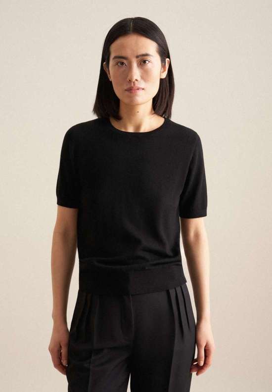 Вязаный свитер Schwarze Rose