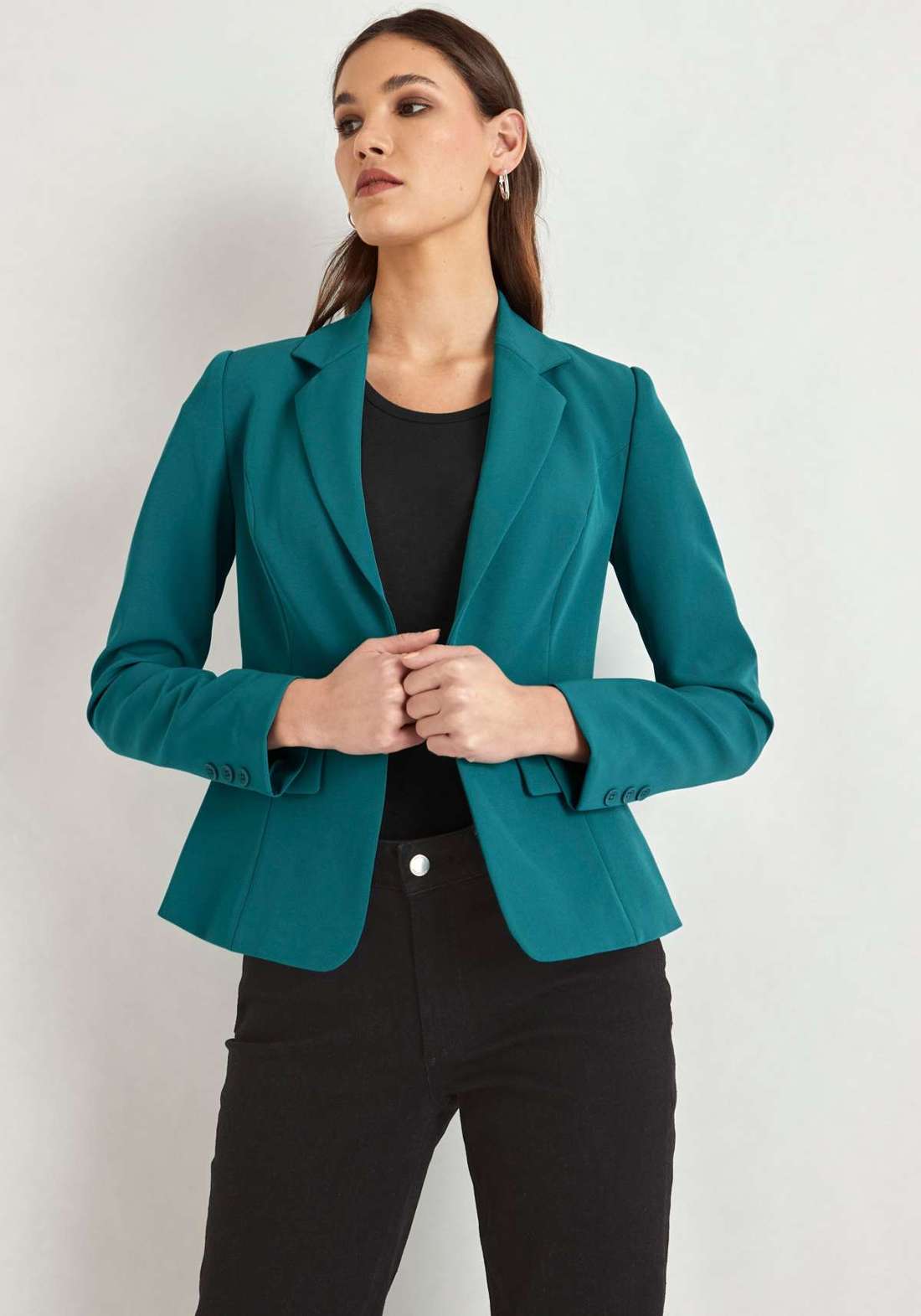 Пиджак-пиджак с легкой подкладкой на плечах