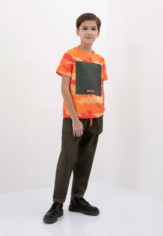 Тканевые брюки с большими карманами на штанинах