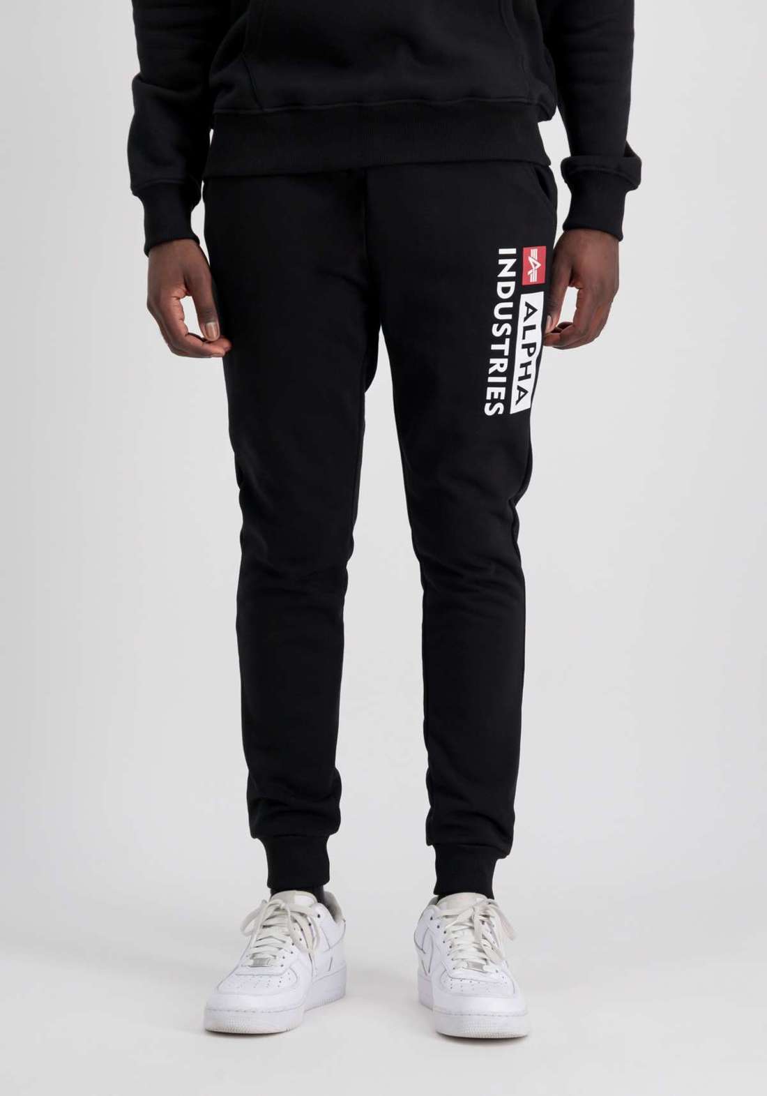 Спортивные штаны Men - Jogger Alpha Block-Logo Jogger