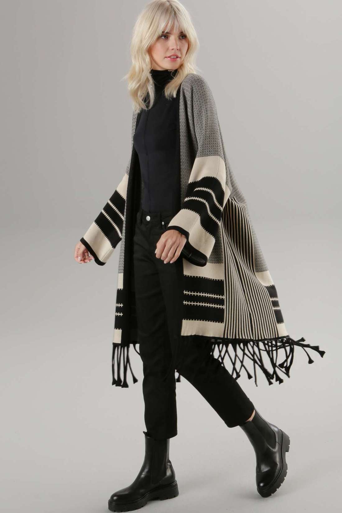 Кардиган с бахромой по краю